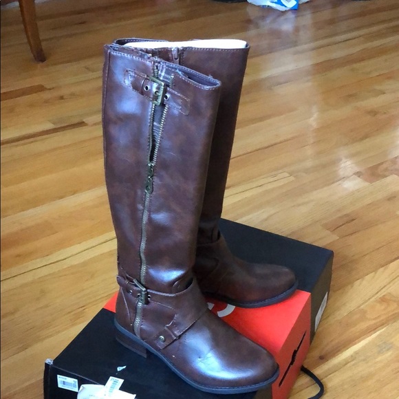BRAND NEW GUESS HERTLE BROWN BOOTS! - Picture 2 of 3